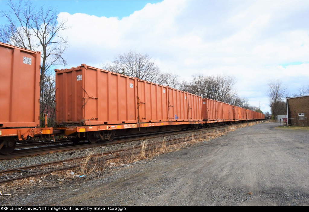 DSEX 7235 with four trash containers